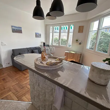 Le 29 Promenade Des - Golden Square Apartment